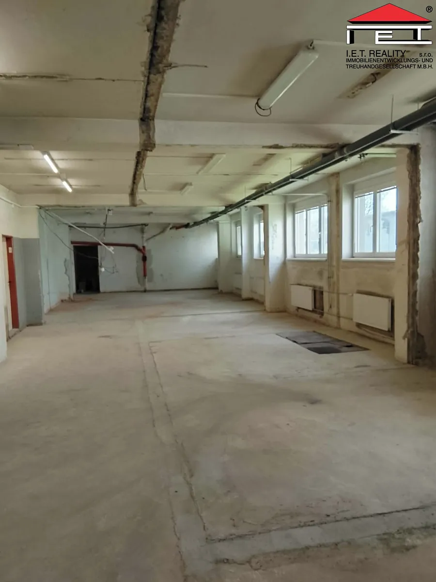 Pronájem skladového prostoru 200 m²